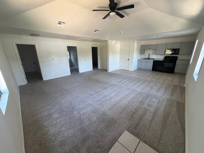 Foto del edificio - 2807 E 3rd St