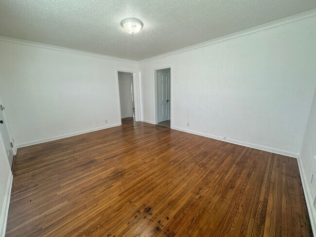 Foto del edificio - 2 bedroom 1 bathroom home Ready for move-i...