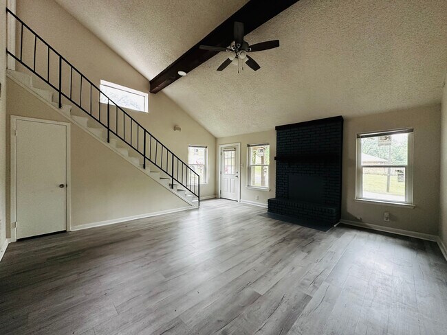 Foto del edificio - 1205 W Texas St