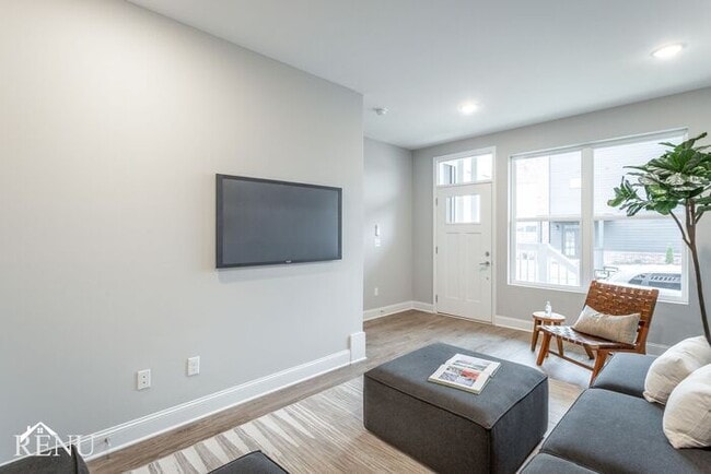 Foto del edificio - 2322 E 18th St Pl