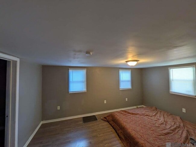 Foto del edificio - 5966 Clayton Dr