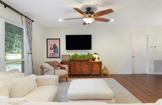 Building Photo - 5605 78th Ave E