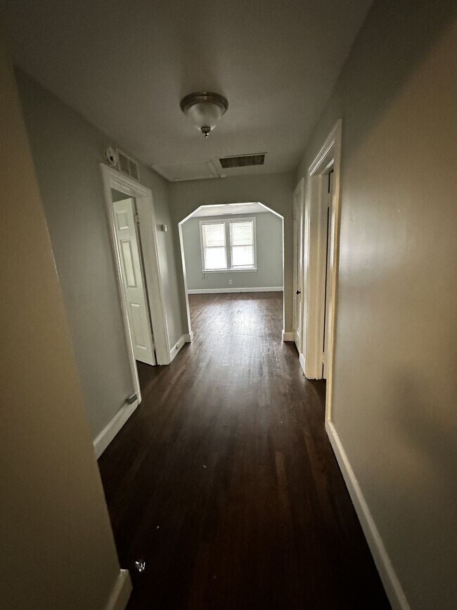 Building Photo - 15251 Maplewood Ave