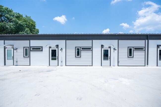 Building Photo - 2612 Castle Street Unit F