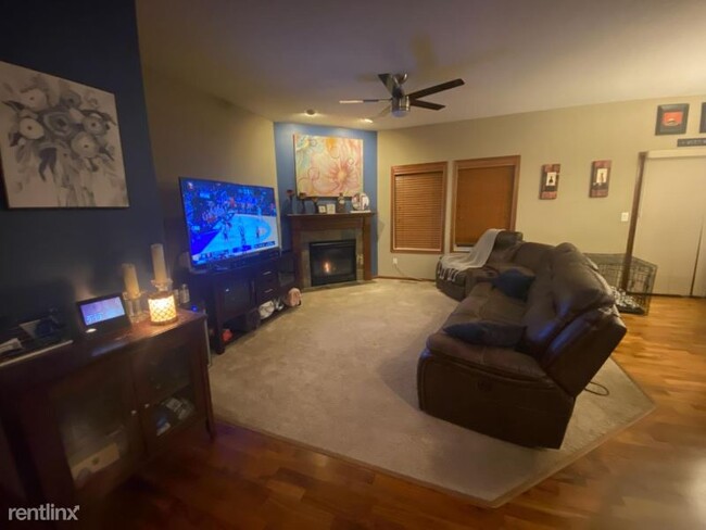Building Photo - 3 br, 3.5 bath Townhome - 4008 Cedar Grove...