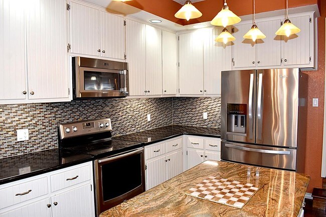 Building Photo - 640 Oakland Hills Ln
