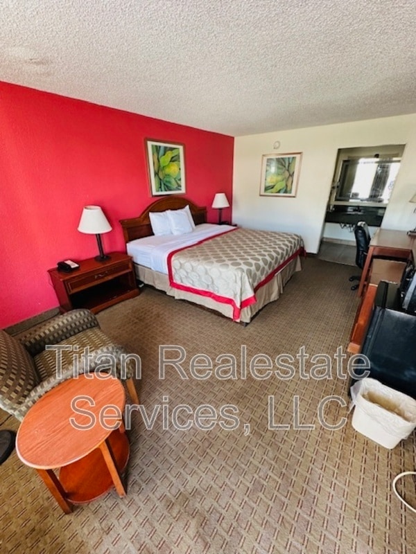 Building Photo - 2915 LA-14