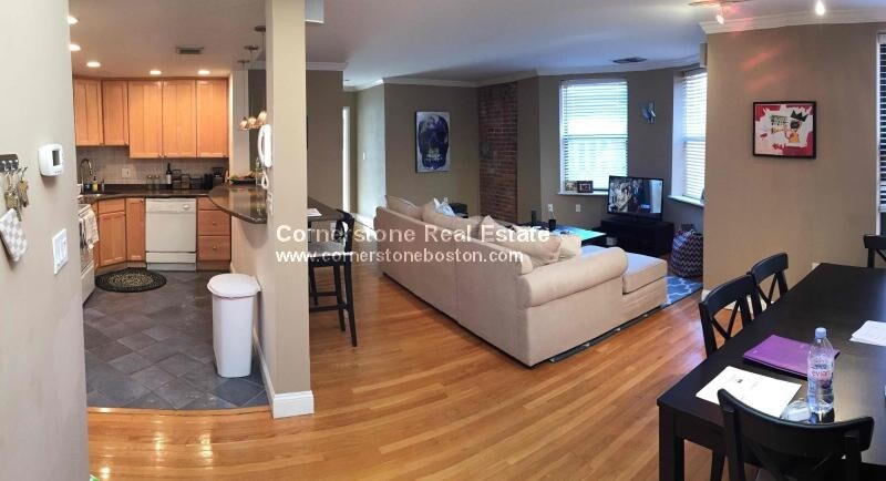 Primary Photo - 76 Gainsborough St