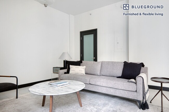 Building Photo - 609 S Grand Ave