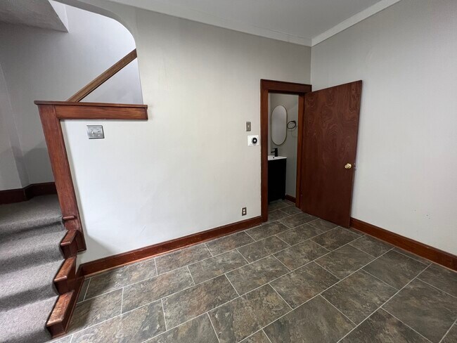 Comedor - 64 E Dodridge St