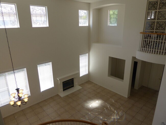 Building Photo - 4 Bedroom Home for Rent in Stevenson Ranch!