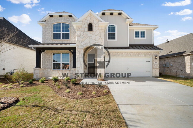 Photo - 912 Alberta Spruce Rd House