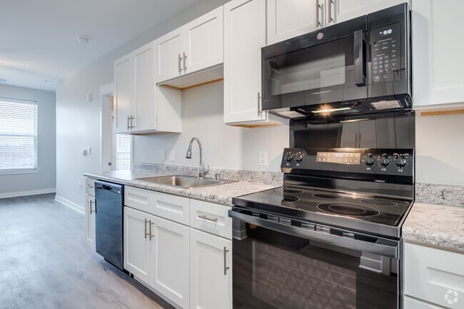 1BR, 1BA - 626SF - Kitchen - The Fort at Rail Yard