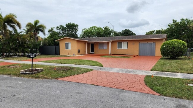 Foto del edificio - 5460 SW 133rd Ct