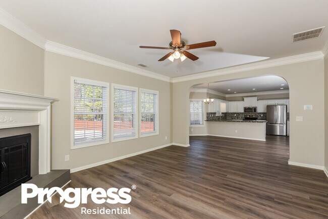 Building Photo - 2303 Crimson Creek Ln