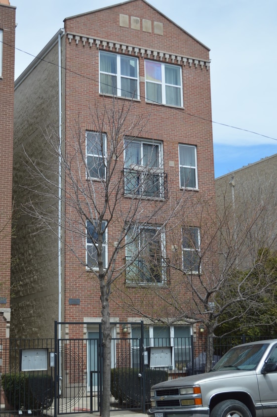 Front - 2440 W Harrison St