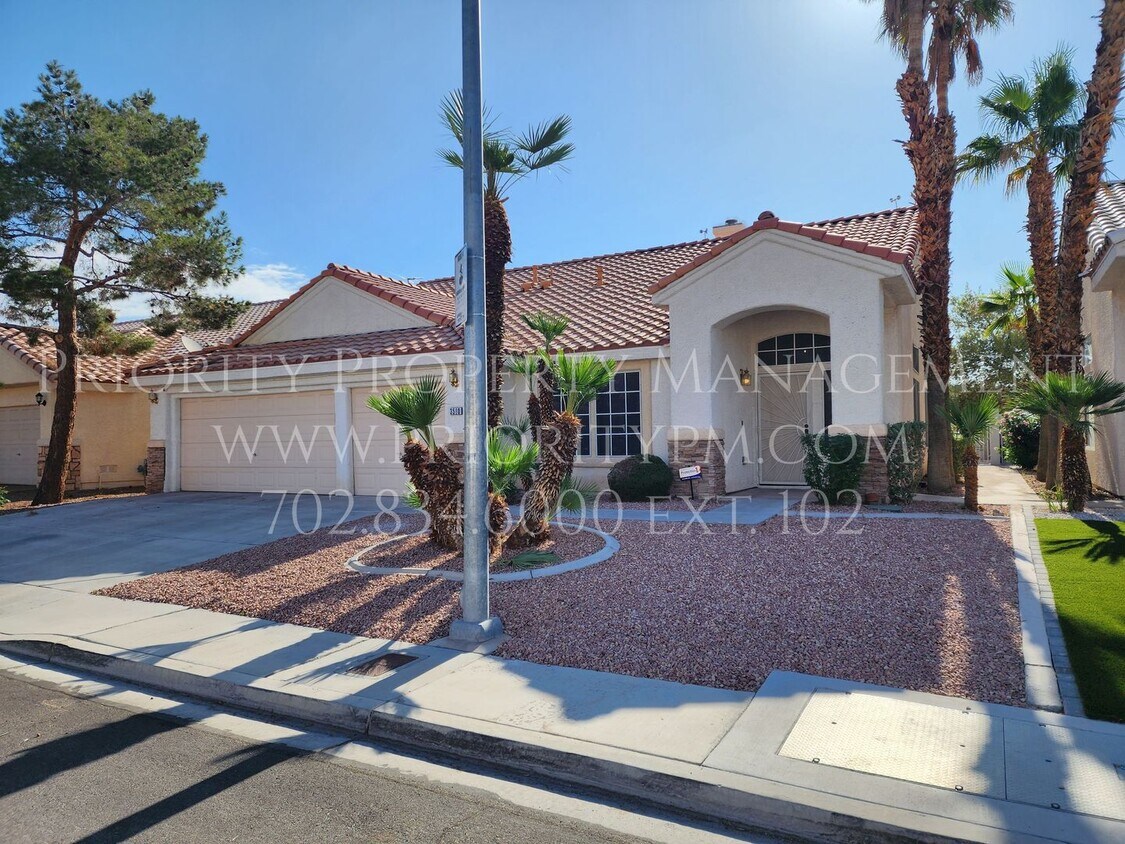 Foto principal - Stallion Mountain Golf Course Home~4 Bed ~...