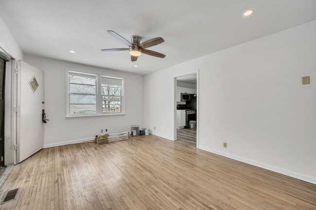 Foto del edificio - Awesome 2BE/1BA duplex in West Nashville!