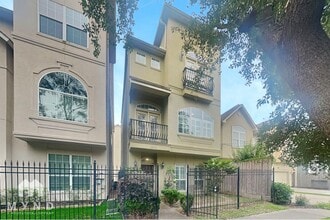 Building Photo - 1609 Summer St