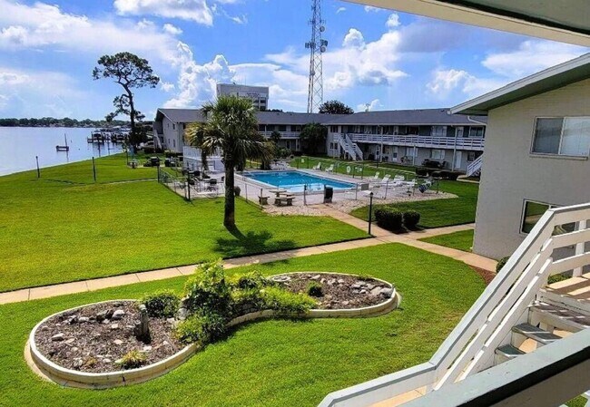 Building Photo - 726 Eglin Pkwy