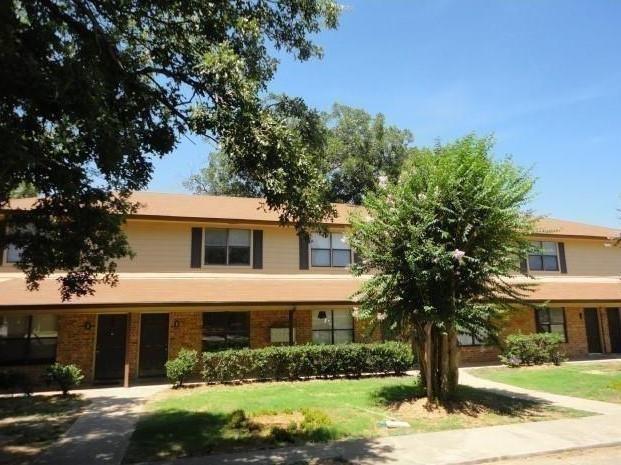 Primary Photo - 212 W Val Verde Cir