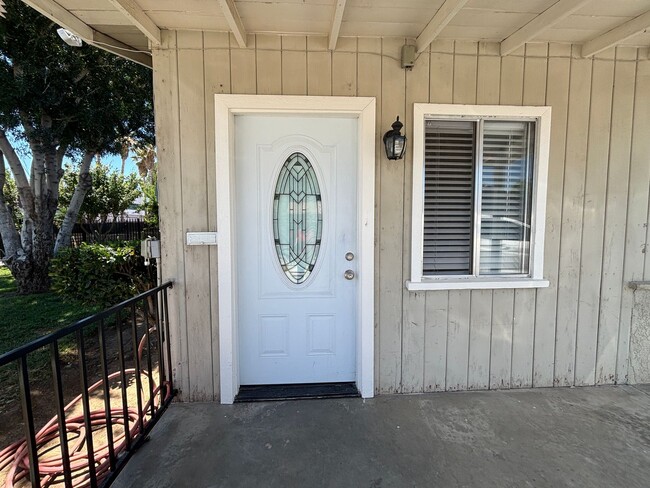 Building Photo - Charming West Lancaster Duplex