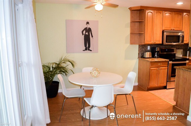 Building Photo - 2 br, 1 bath Condo - 2468 W Bayshore Rd Apt 5