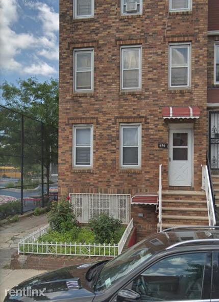 Primary Photo - 696 E 42nd St