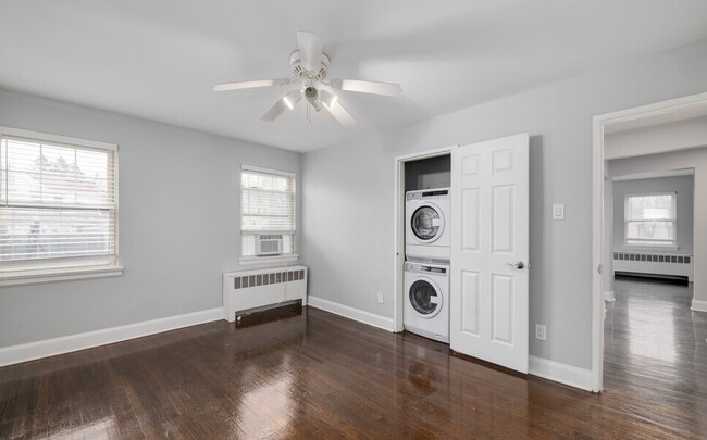 Foto del edificio - Walnut Court Apartments