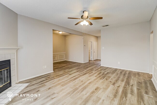 Foto del edificio - 1005 Meadowbend Dr