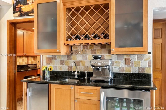 Building Photo - 2 br, 2 bath  - 5005 Collins Ave # 15