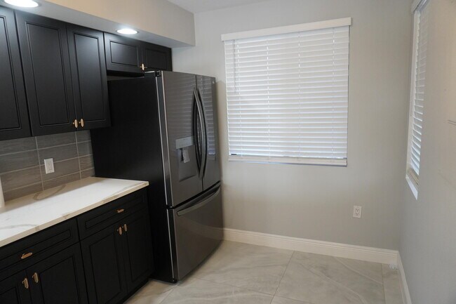 Foto del edificio - 2811 Village Blvd