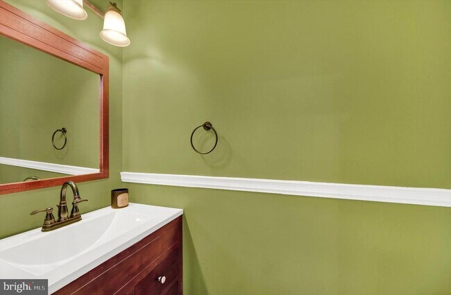 Building Photo - 6 Carob Ct