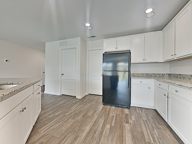 Building Photo - 7116 Brittany Pointer Ct