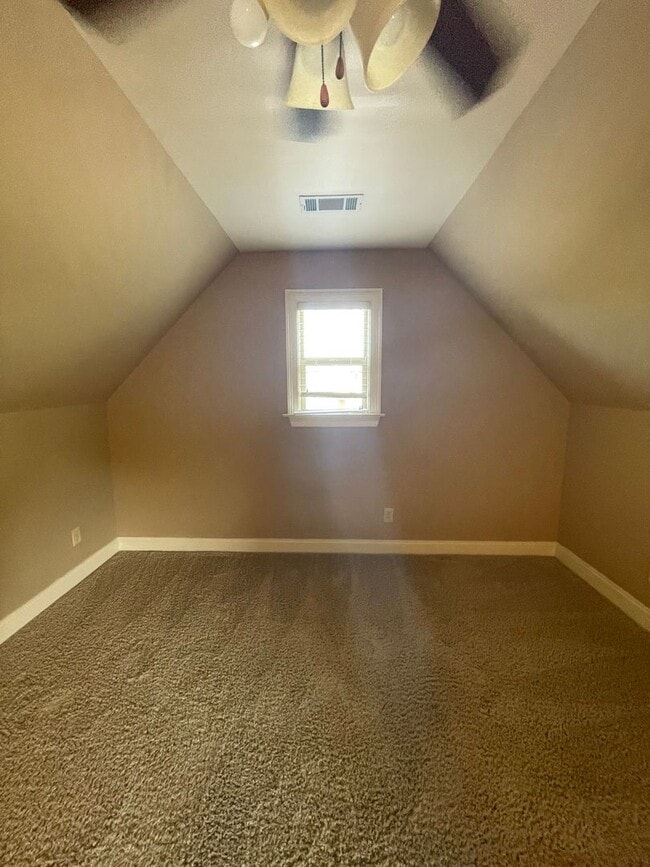 Building Photo - Beautiful 5 Bedroom 3 Bath In Taylor Lakes...