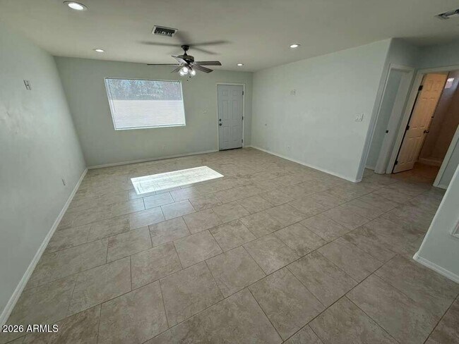 Foto del edificio - 1134 E 23rd St