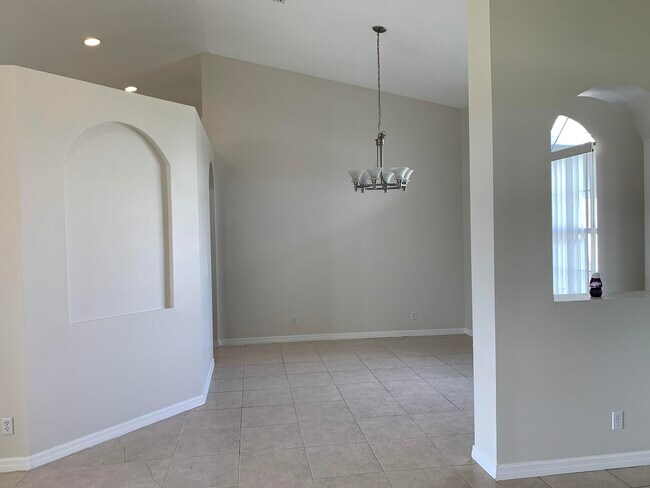 Building Photo - 2566 SW Fair Isle Rd