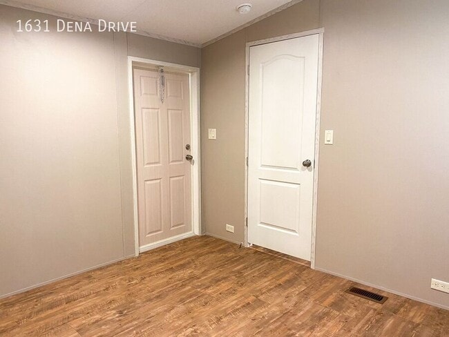 Building Photo - 1631 Dena Dr
