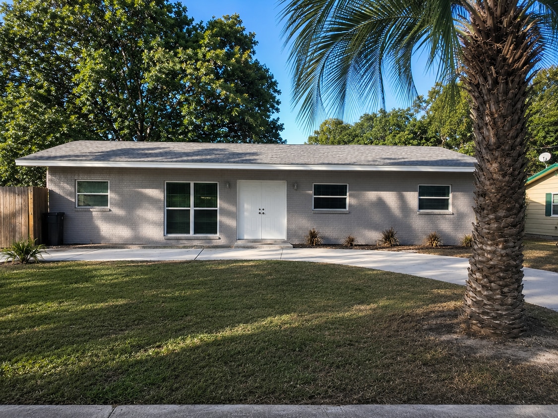 Recently renovated home in great neighborhood close to schools, parks, and shopping - Recently renovated home in great neighborhood close to schools, parks, and shopping