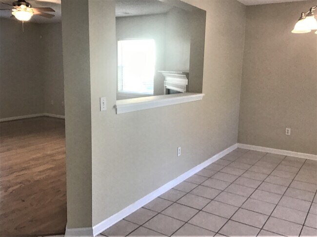 Foto del edificio - 29 Hidden Lakes Ln