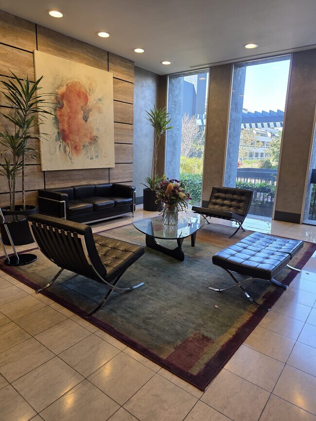 Área de recepción - 800 W 1st St