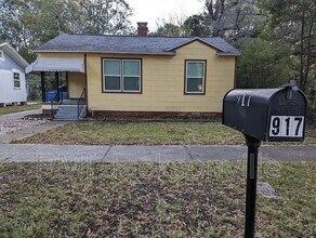 Building Photo - 917 Saranac St