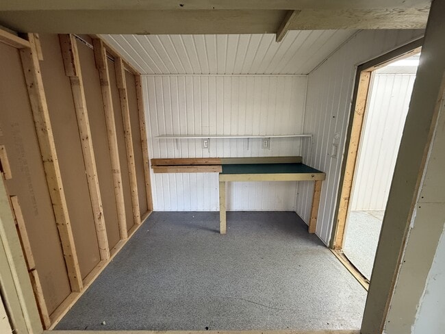 Building Photo - 320 Main St