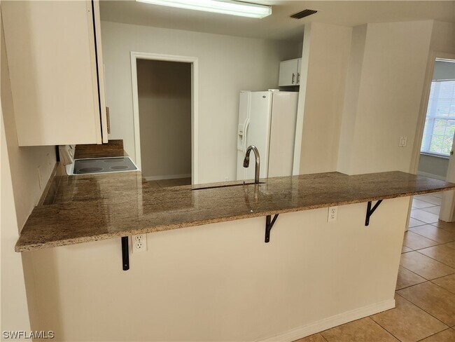 Foto del edificio - 909 SE 14th Terrace