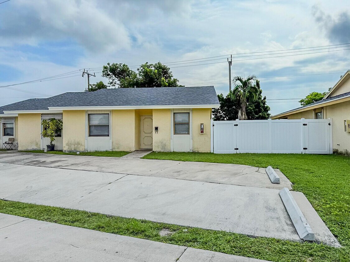 Primary Photo - 3146 N Dixie Hwy