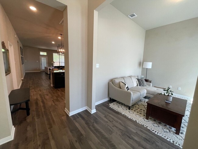 Building Photo - 1608 Crooked Tree