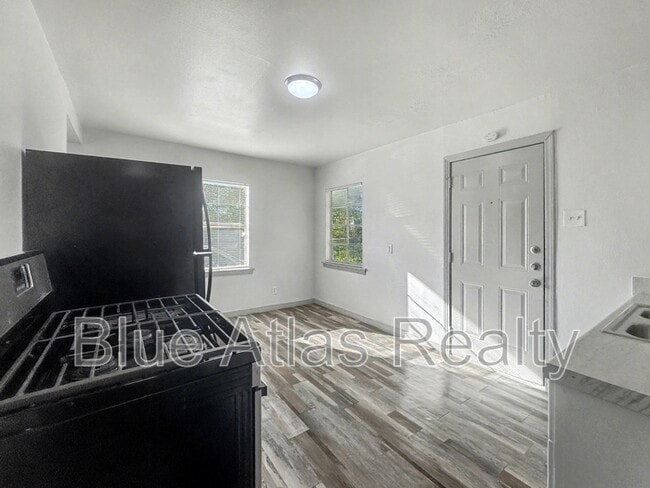 Building Photo - 5207 Spruce St