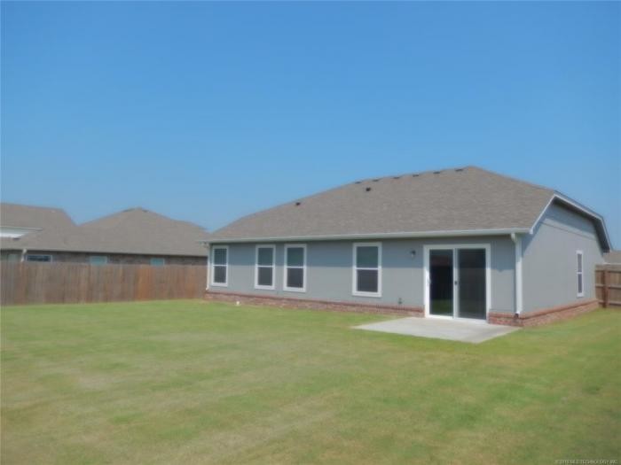 Building Photo - 3 bedroom in Owasso OK 74055
