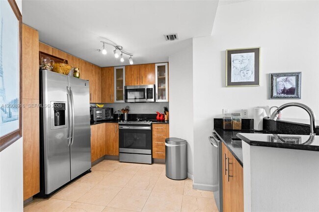 Foto del edificio - 7910 Harbor Island Dr
