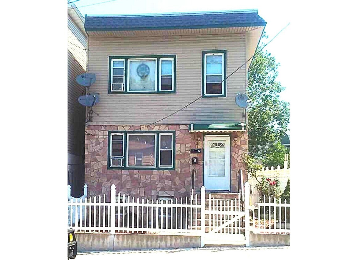 172 McAdoo Ave, Jersey City, NJ 07305 House Rental in Jersey City, NJ